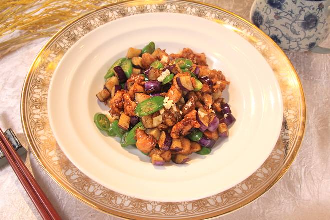 Sauteed Diced Chicken with Spicy Black Bean Sauce (豉椒鸡丁)